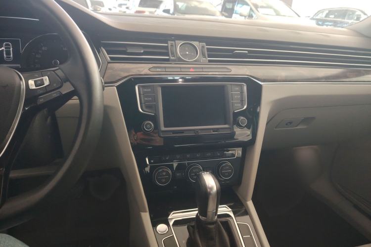 Used Volkswagen Magotan 2017 330TSI DSG Luxury Model