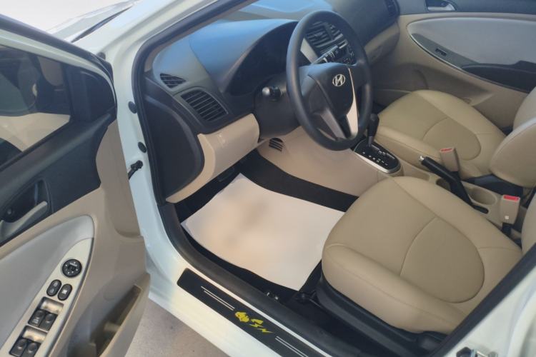 Used Hyundai Verna (older generation) 2016 1.4L Automatic Smart GLS Driver Seat