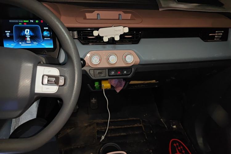 Used Chery New Energy QQ Ice Cream 2024 170km Sundae Interior 5