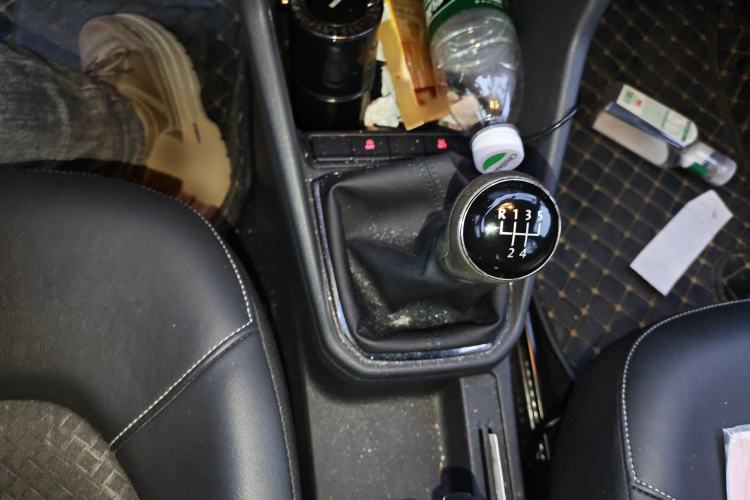 Used Jetta VA3 2021 1.5L Manual Enjoyment Edition Gear Lever