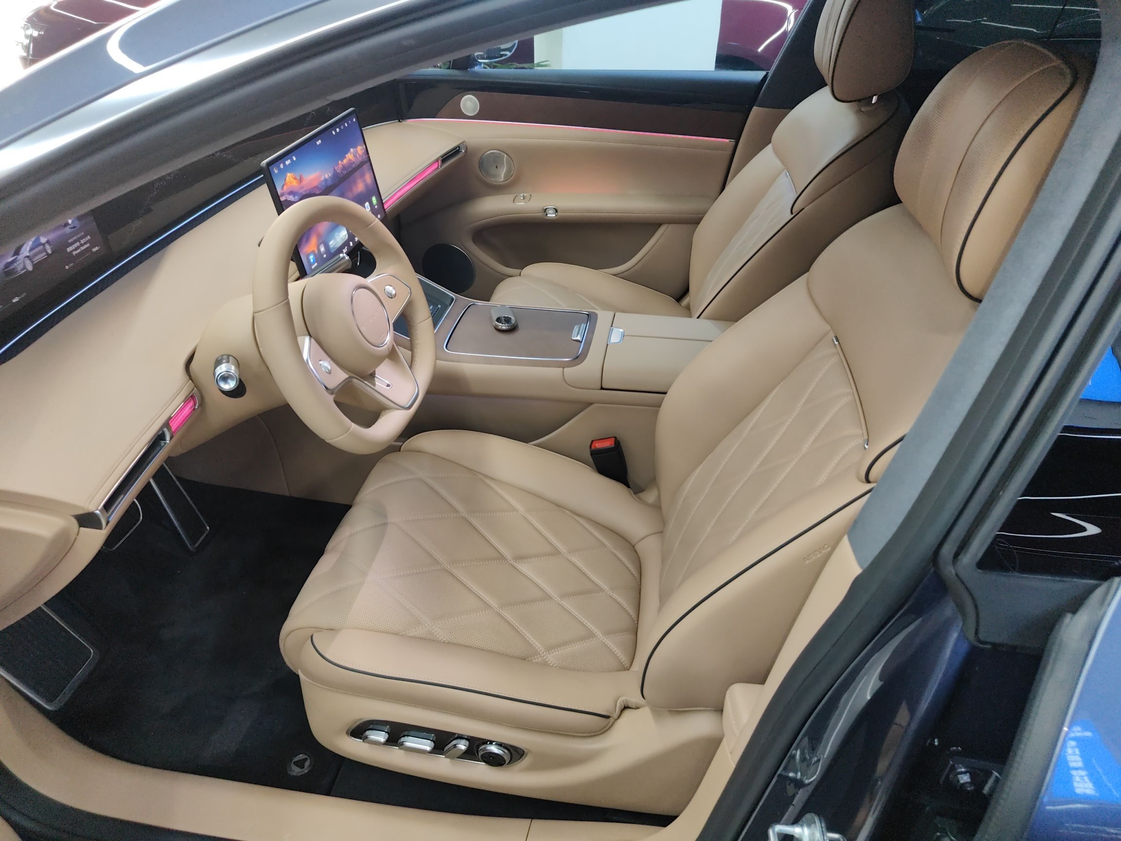 Переднее сиденье в автомобиле