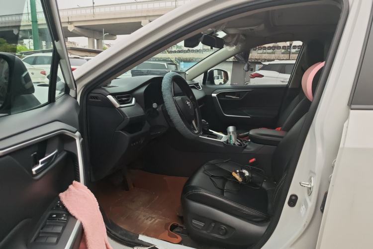 Used Toyota RAV4 2022 2.0L CVT Two-Wheel Drive Fashion Plus Edition Driver Seat