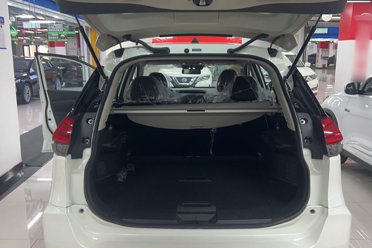 Used Nissan X-Trail 2023 Classic 2.0L Two-Wheel Drive Smart Connect Premium Edition