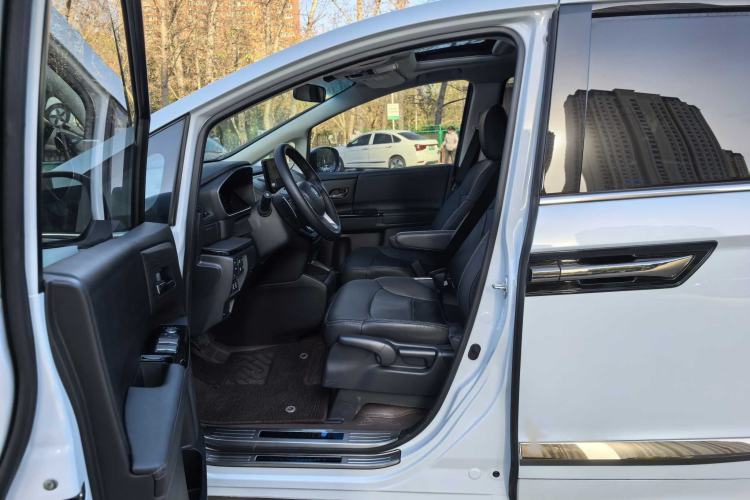 Used Honda Elysion 2024 2.0L eHEV Classic Edition
