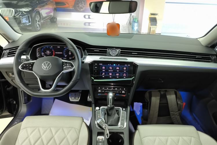 Used Volkswagen Magotan 2023 2 Million Units Commemorative Edition 330TSI DSG Luxury Version Center Console