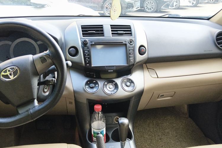 Used Toyota RAV4 2010 2.0L Automatic Deluxe Upgrade Edition Center Console