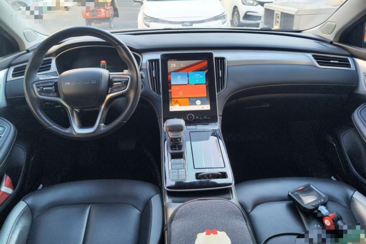 Used Roewe i6 MAX 2020 300TGI Automatic Supreme Edition with Cool Sunroof and Advanced Driving Features
