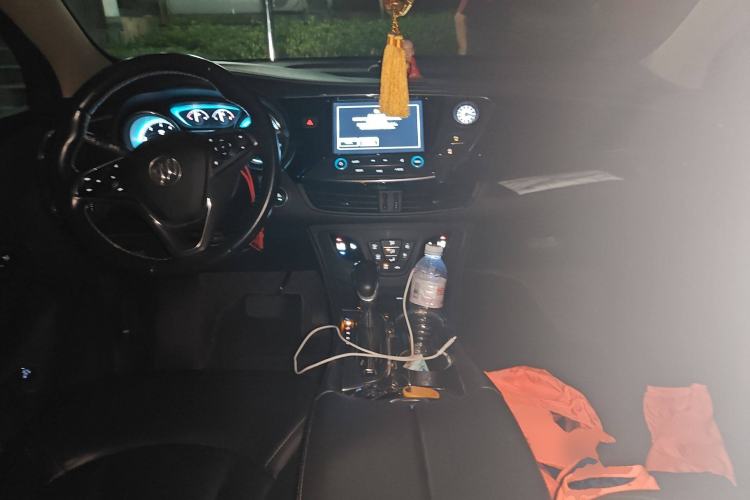 Used Buick Envision 2017 28T Four-Wheel Drive Elite Model Center Console