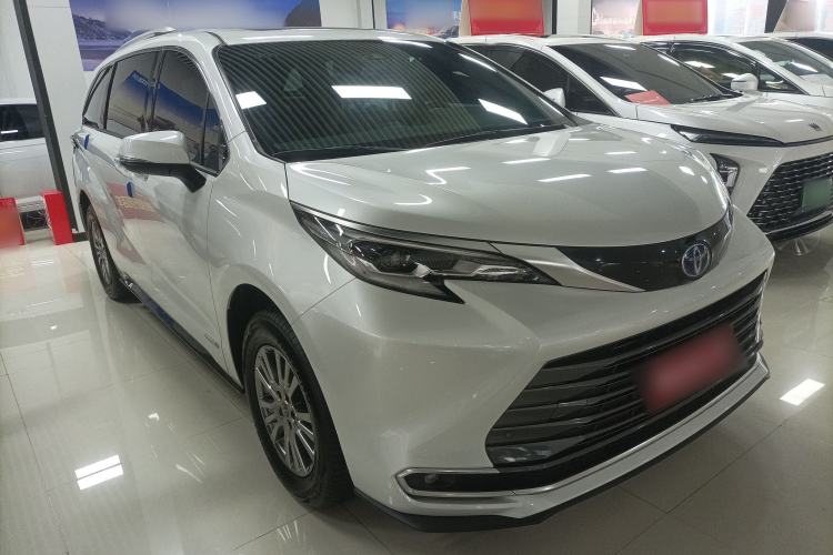Used Toyota SIENNA 2021 2.5L Hybrid Premium Edition Front Right 45 Deg