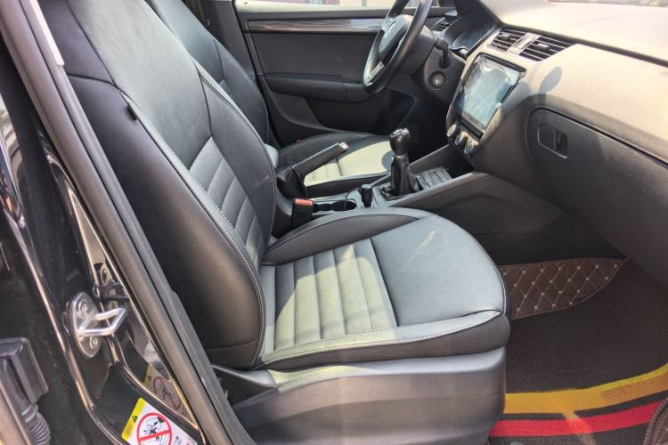 Used Skoda Octavia 2016 1.6L Manual Smart Drive Version Right Front Seat