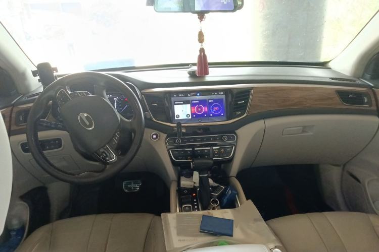 Used GAC Trumpchi GS8 2017 320T Two-Wheel Drive Luxury Smart Connectivity Version (7 Seats) Center Console