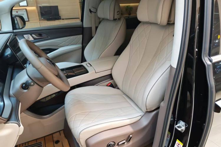 Used Denza D9 2022 EV 600 Four-Wheel Drive Prestige Model