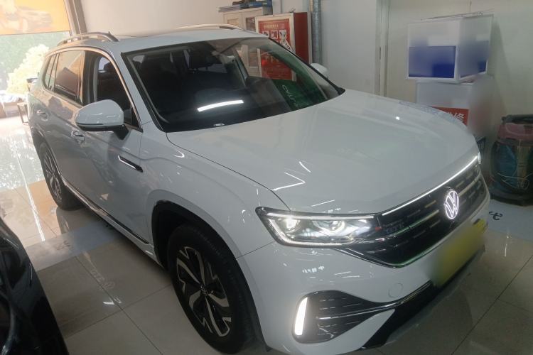 Used Volkswagen Tayron GTE Plug-in Hybrid 2023 280TSI Luxury Plus Advanced Edition Front Right 45 Deg