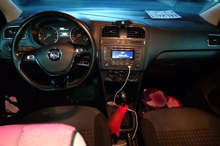 Used Volkswagen Polo 2016 1.6L Automatic Comfort Model Center Console