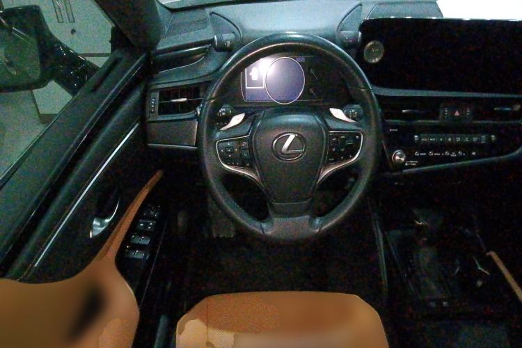 Used Lexus ES 2022 300h Excellence Edition Steering Wheel