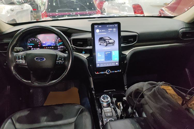 Used Ford Explorer 2020 EcoBoost 285 4x4 Trend Edition 7-Seater Center Console