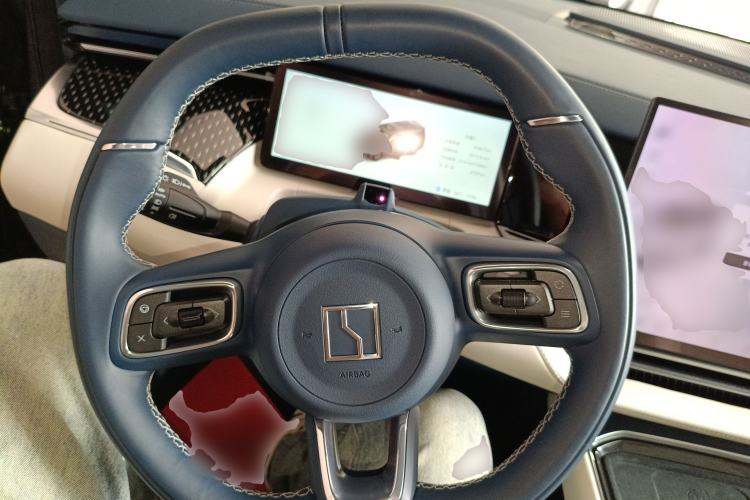 Used Zeekr 009 2024 Six-Seat Executive Version 4WD 108 kWh Steering Wheel