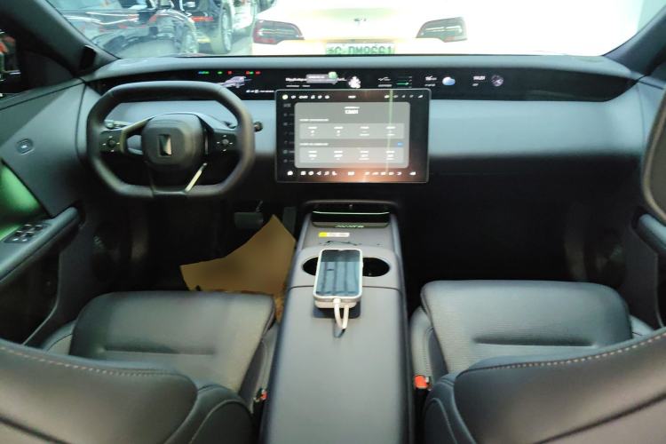 Used Avatr 06 2025 Pro Range-Extended Edition Center Console