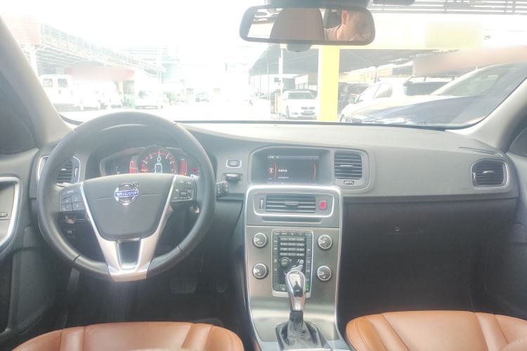 Used Volvo V60 2014 Restyled T5 Zhiya Edition
