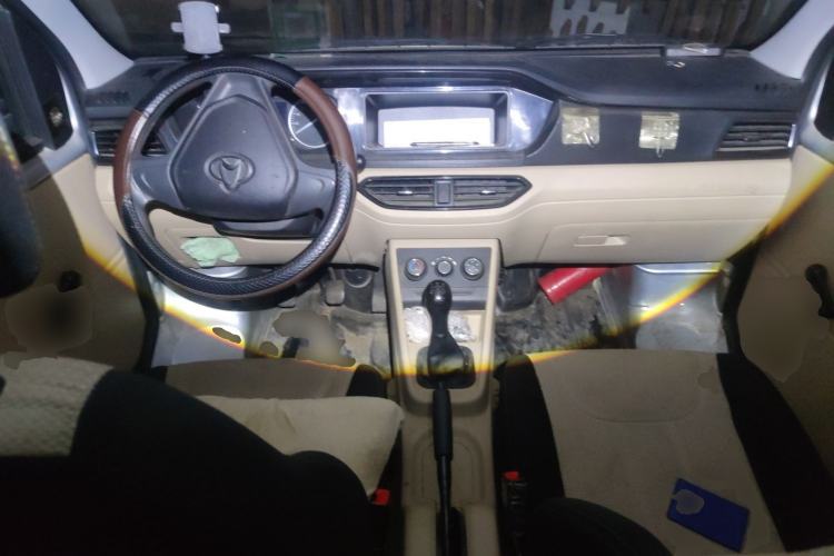 Used CHANGAN KUAYUE Xing V3 2023 1.3L Gasoline Comfort Model 5-Seater Passenger Vehicle Center Console