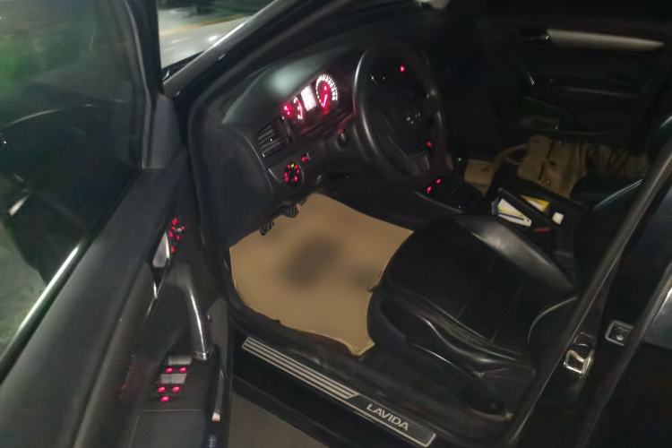 Used Volkswagen Lavida 2013 Restyled Classic 1.6L Manual Comfort Edition
