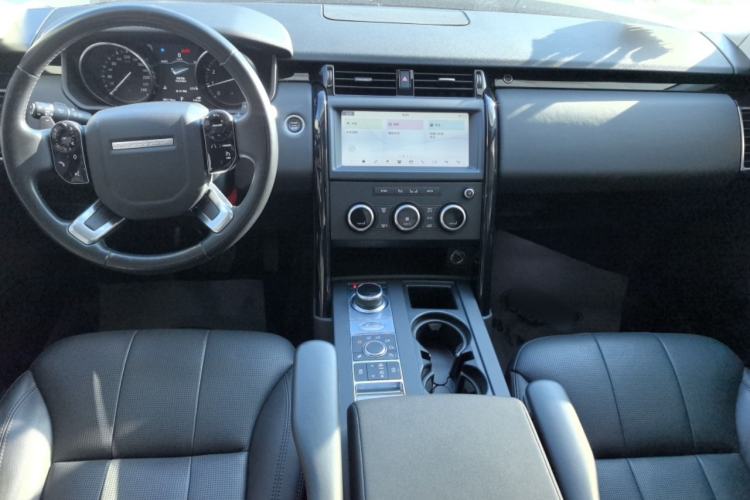 Used Land Rover Discovery 2019 3.0 SC V6 SE Center Console