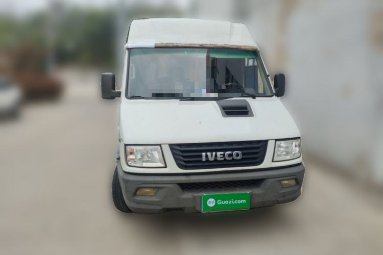 Used Iveco Daily 2017 2.5T A35 Passenger Van 5-7 Seats Model 47Z5