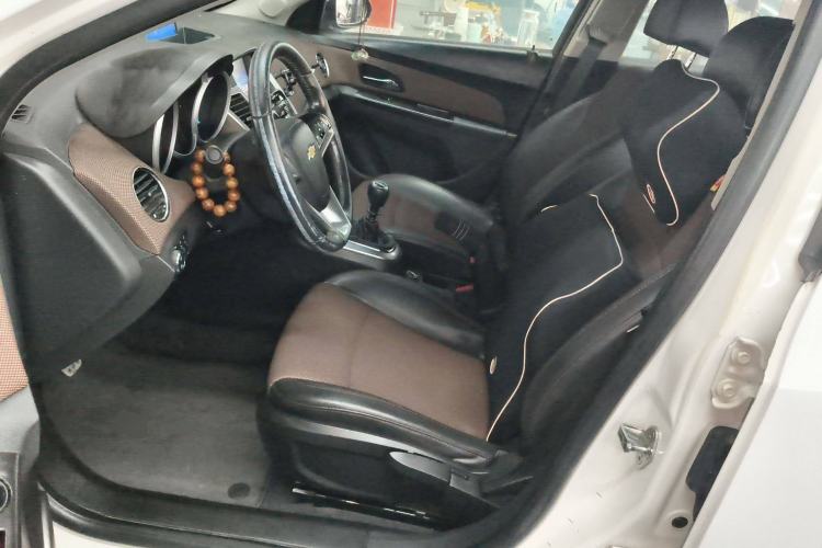 Used Chevrolet Cruze 2013 Hatchback 1.6L Manual Luxury Model