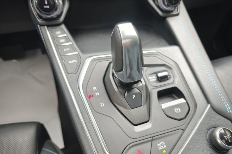 Used Lynk & Co 05 2020 2.0TD Two-Wheel Drive Shine Halo Interior 6