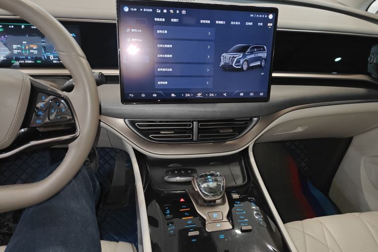 Used Denza D9 2022 DM-i 970 Four-Wheel Drive Prestige Model
