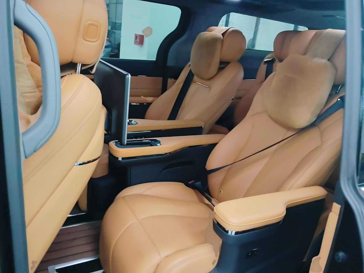 Geely Galaxy LEVC L380 2024 140-Degree 6-Seater All-Wheel-Drive Ultra — снимка 20