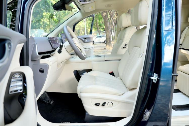 Used VOYAH Dream 2025 PHEV Four-Wheel Drive Prestige Kunpeng Edition