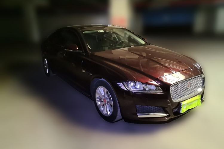 Used Jaguar XFL 2017 XFL 2.0T 240PS Premium Edition Front Right 45 Deg