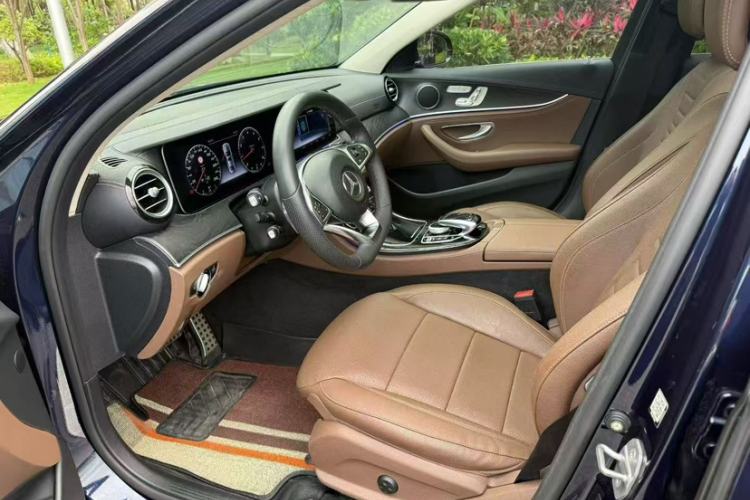 Used Mercedes-Benz E-Class 2016 E 300 L Sporty and Stylish Model Interior 5