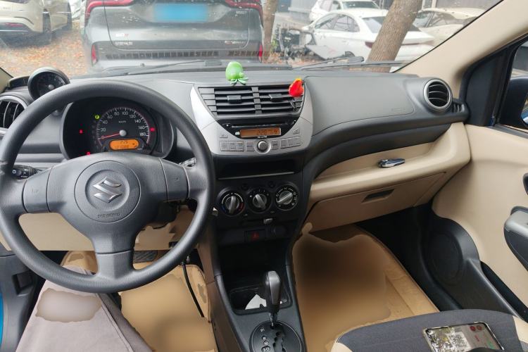 Used Suzuki Alto 2009 1.0L Automatic Luxury Version Center Console