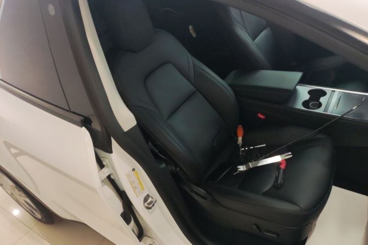 Used Tesla Model Y 2021 Standard Range Rear-Wheel Drive Version Right Front Seat