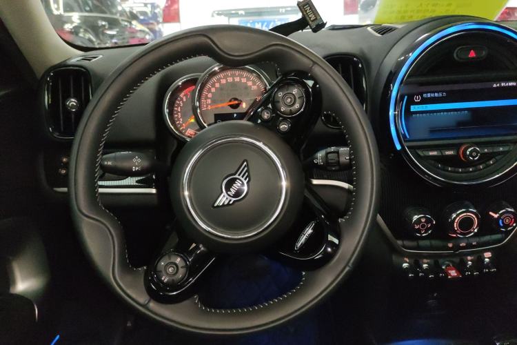 Used MINI Countryman 2019 1.5T COOPER ALL4 Artist Weekend Travel Edition Steering Wheel