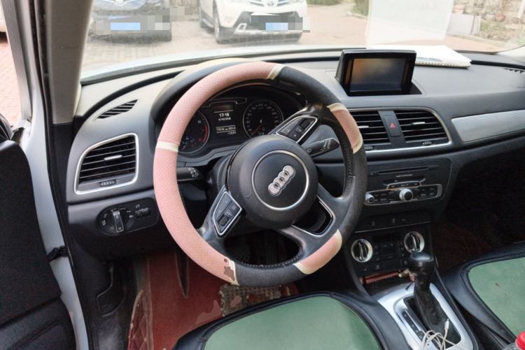 Used Audi Q3 2015 35 TFSI Comfort Model Steering Wheel