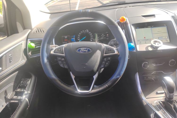 Used Ford Edge 2018 EcoBoost 245 Four-Wheel Drive Titanium 7-Seater Steering Wheel