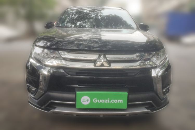 Used Mitsubishi Outlander 2018 2.4L 4x4 Luxury Edition 7-Seater Front