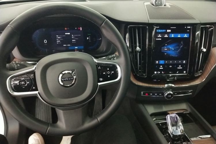 Used Volvo XC60 New Energy 2025 Plug-in Hybrid Long-Range All-Wheel Drive Smart Luxury Edition