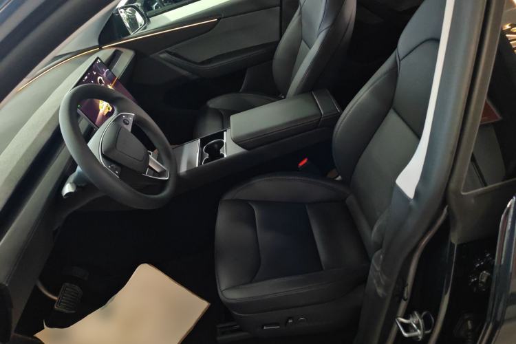 Used Tesla Model Y 2025 Rear-Wheel-Drive Version