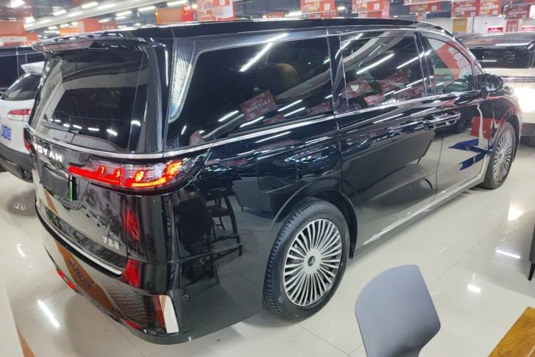 Used VOYAH Dream 2025 PHEV Four-Wheel Drive Excellence Kunpeng Edition Rear Right 45 Deg