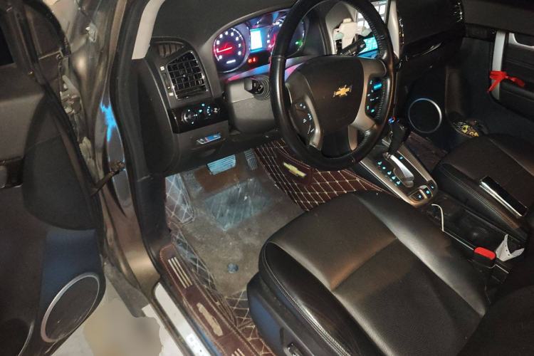 Used Chevrolet Captiva 2015 2.4L 4x4 Flagship Edition 7-Seater
