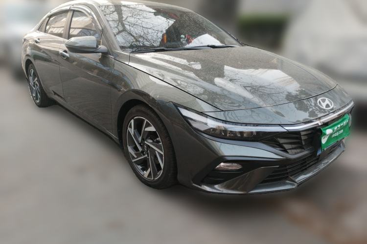 Used Hyundai Elantra 2023 1.5L CVT GLX Elite Edition Front Right 45 Deg