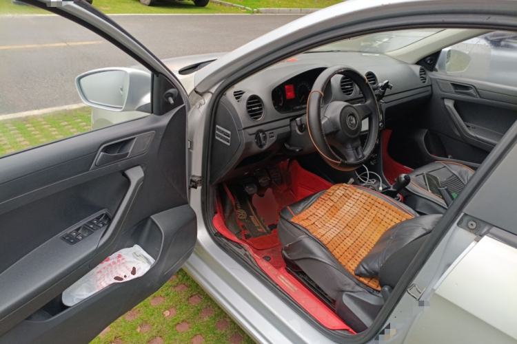 Used Volkswagen Jetta 2013 1.6L Manual Fashion Edition
