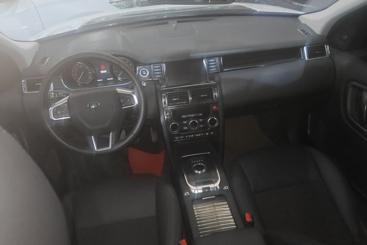 Used Land Rover Discovery Sport 2019 240 PS PURE Edition China VI Standard Center Console