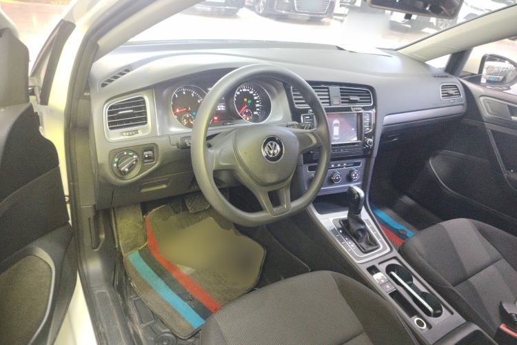 Used Volkswagen Golf 2016 1.6L Automatic Fashion Model
