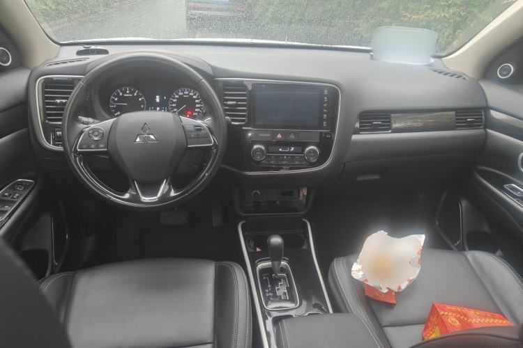 Used Mitsubishi Outlander 2019 2.0L Two-Wheel Drive Comfort Edition 5 Seats China VI Standard
