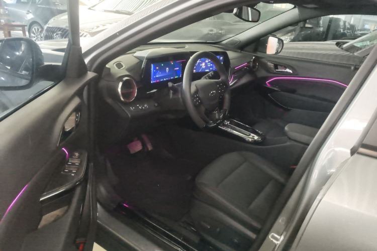 Used Chevrolet Seeker 2022 1.5T CVT RS Bee Wave Edition Driver Seat